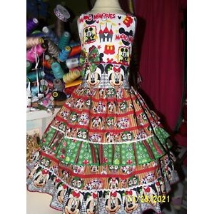 Magic Memories Christmas in Disneyland Minnie Mickey Mouse Dress  Size  8/9